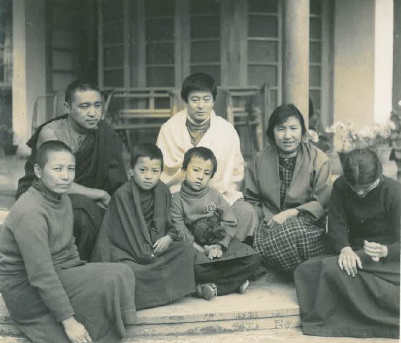 ལེའུ་བཅུ་པ། ཨ་མ།